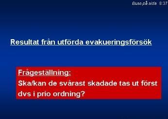 Inför inriktningsbeslutet avseende evakuering av drabbade inifrån bussen, kan det vara värdefullt att ha en uppfattning om huruvida evakuering av drabbade i den ordning de ligger är snabbare, eller