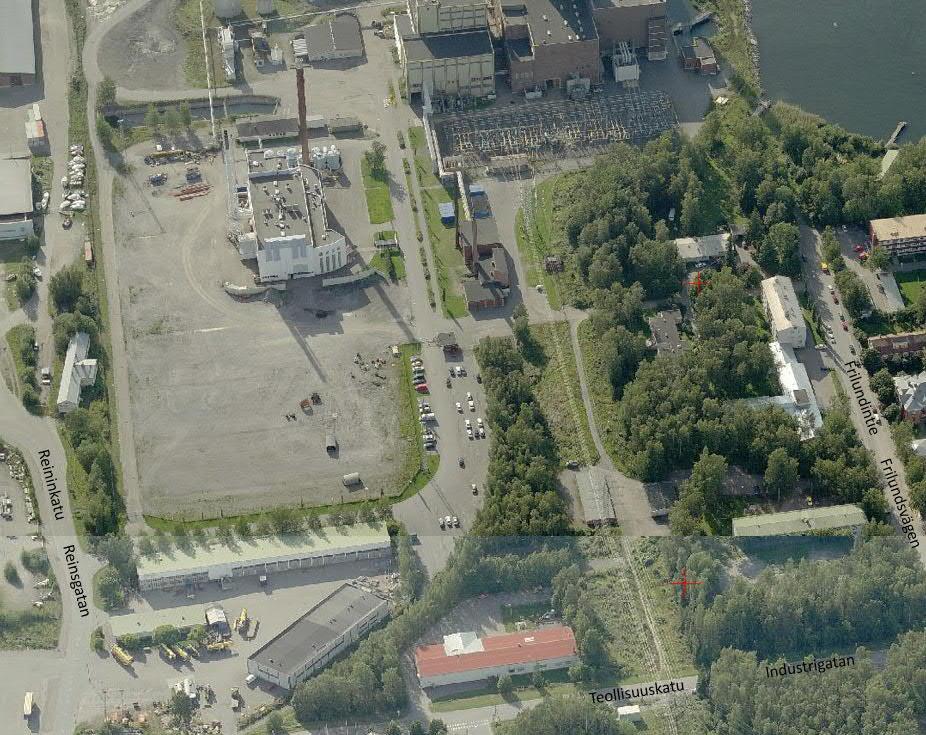 Vy från öster, uppe till vänster Wärtsiläs motorlaboratorium och vid den övre kanten Vaskiluodon Voimas kraftverk, vid den nedre kanten Arkmedia och Blomberg Stevedoring.