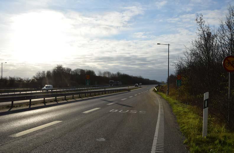 För trafikanter på E finns en viss visuell kontakt mellan vägen och verksamhetsområdet i och med att vegetationsridån här inte är fullt lika tät och bred som längs övriga delar av aktuell vägsträcka.