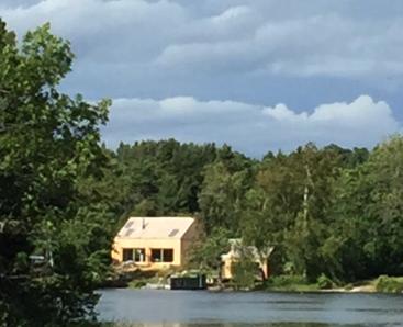 påverkas över huvud taget inte eftersom stranden inte är tillgänglig för allmänheten, och inte har varit på mer än 100 år, oavsett om vi river altanen.