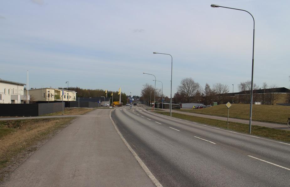 De flesta bor i flerfamiljshus i närområdet med möjlighet att gå och cykla till och från skolan utan att behöva använda bilvägar.