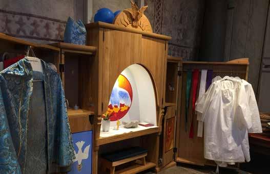 Den livsviktiga leken När man går in i kyrkan kan det vara som att komma in i en annan värld där det mesta är annorlunda.
