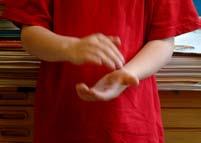 Ku ciyaarsii carruurta barashada luqadda Waxaa jira xiriir ka dhaxeeya horumarinta luqadda carruurta, iskuulka ka hor iyo ka dib marka carruurtu si fiican u barato wax akhriska iyo wax qorista.