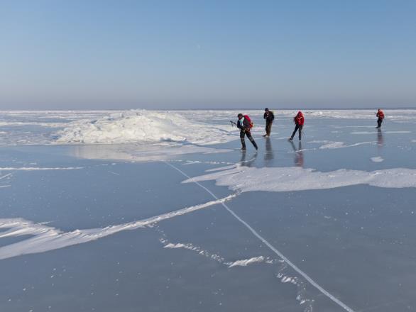 bryta upp is Växlande och svårbedömd is Isdrift och strömfrätning Okända faror Förhållande Nyis Snö på isen Blidväder