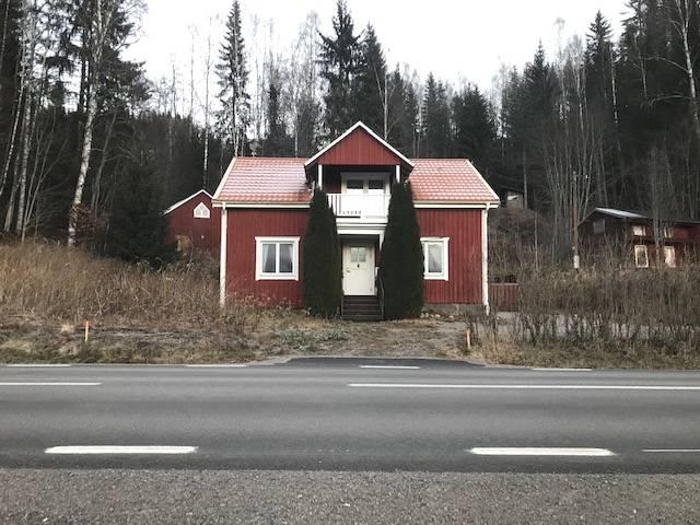 Fastigheten Torsby Södra Persby 1:19 o 1:36 Södra Persby 3, 680 60 Sysslebäck. Belägen i Torsby kommun, Övre Älvdal församling. Skattesats 35,33. Storlek Tomt Boarea ca 99 m², biarea ca 15 m².