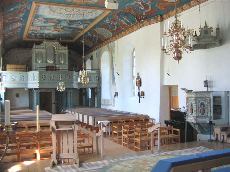 År 1642 fick kyrkan sin predikstol, den bekostades av Erik Knutsson. Under slutet av 1600-talet tillkom lillklockan och mellanklockan. Tornet byggdes om 1702 och fick då en ny träöverbyggnad.
