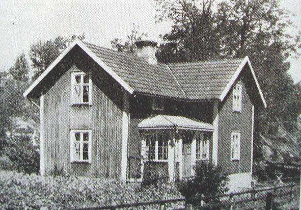 2:3 SKATTEGÅRDEN Torp nr Tidigare fastighetsbeteckning 36 2:14 Ängsberg Ängsberg är byggt omkring år 1902 av August Wetter. Sveriges Bebyggelse från ca 1944 finns följande: 1.028 kvm. Tax. 5.