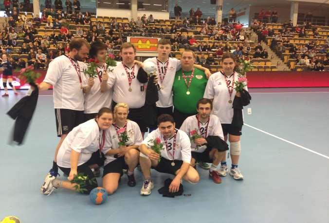 HK MALMÖ - HANDBOLL Handboll är en kul inomhussport som även ger dig spänning och motion! HK Malmö har sedan många år handboll för dig med intellektuell funktions- nedsättning.