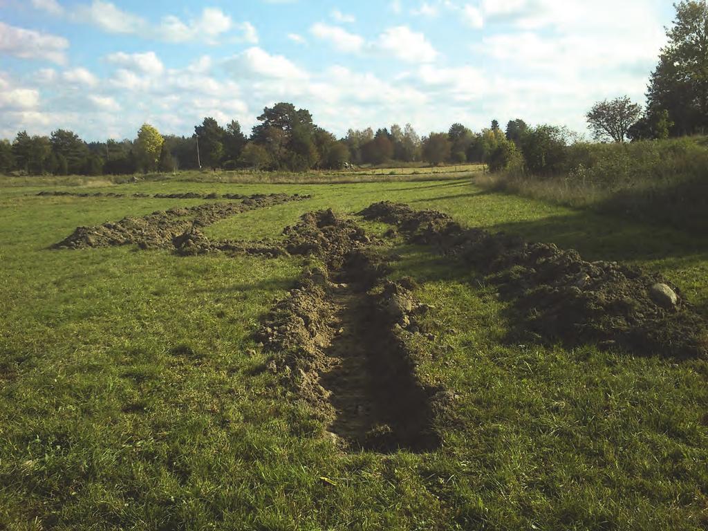 Figur 4. Schaktet vid Ekeby 9:1 sett från NÖ. Foto Jan Ählström (KM14009_9). Ekeby 3:1 Schakten berörde fyra olika topografiska lägen.