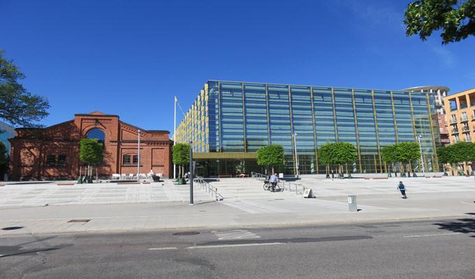 Vårdrum och hygienrum -enkelrum med egen toalett och dusch. Under byggnationen av det nya sjukhuset har rummen använts för att prova olika material och ytskikt.