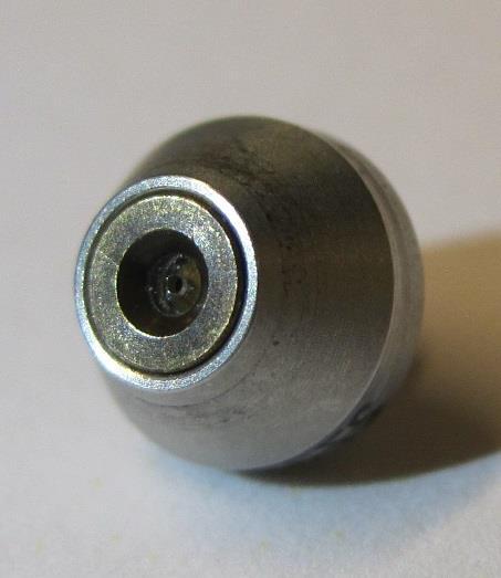 Figur 5 Närbild på vattenmunstycket Därefter kommer strålen in i blandningskammaren där abrasivmedlet tillförs.