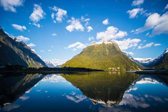 Dag 17 4 nov Fjordland National park Dagen ägnar vi åt en av de vackraste och mest kända nationalparkerna i världen Fiordland National Park ett område med en areal som motsvarar Skånes.