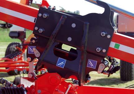 inbyggd hydraulcylinder som låser rotorerna automatiskt så snart de har lyfts från marken.