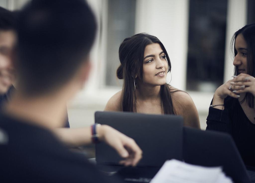 För att uppnå det, har vi proffsiga lärare som arbetar aktivt för att stötta dig i dina studier och en elevhälsomottagning som finns till hands för bland annat