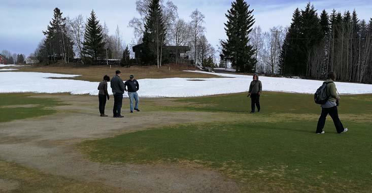 Generellt om vintersjukdomar på gräs och miljö under snö Biotiska skador på grönytegräs på vintern är vanliga i Norden. Till skillnad från fysiska skader som is, frost, uttorknng osv.