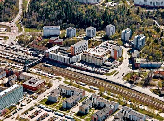 Vi vill utnyttja det centrala läget nära pendeltågsstationen och busstationen för fler bostäder, verksamheter och handel. -- Vi vill skapa en tydligare och mer välkomnande entréplats till Tumba.