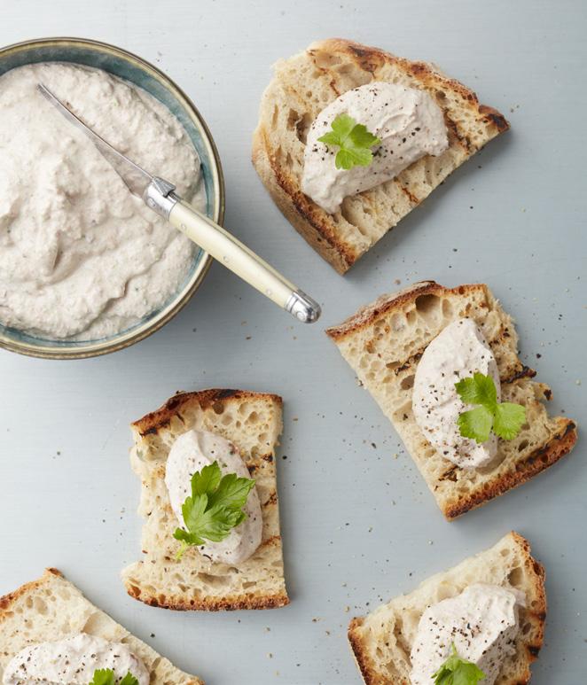 salt och peppar Blanda alla ingredienser till en slät smet och smaka av med salt och peppar.