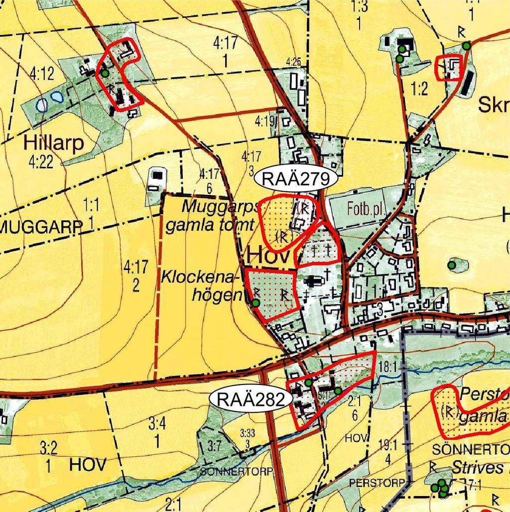 Hovs by bestod, även den enligt äldsta tillgängliga lantmäterikartor, av fyra gårdar. Tomten var 200x90 meter stor i östnordöstlig-västsydvästlig riktning. Äldsta namnbelägg Haafh är från år 1392.