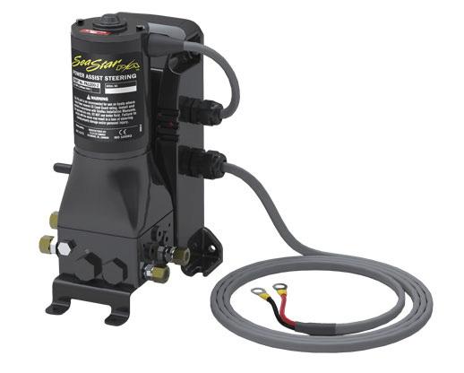 Man kopplar bara in den mellan rattpumpen och cylindern, ansluter den till 12 volt och det är klart. Säljs endast tillsammans med något av våra hydraulstyrningspaket.