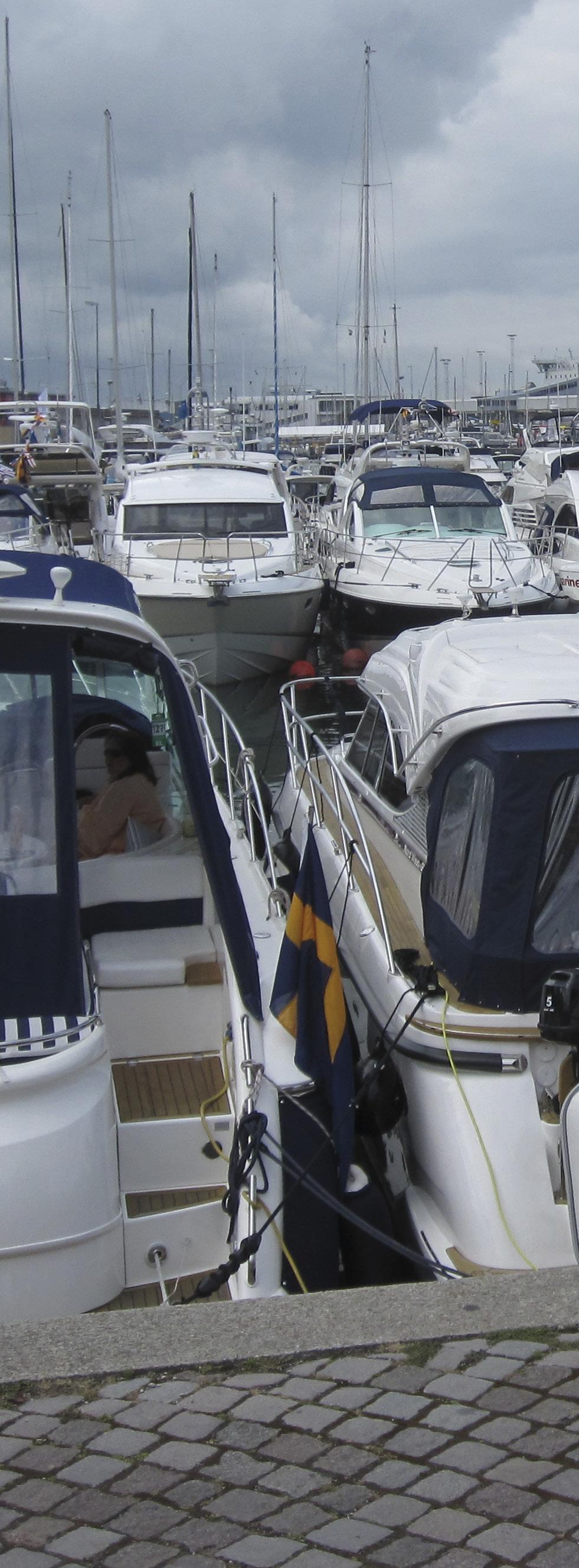 Innehållförteckning Hydraulstyrning...4 Kompletta paket För Utombordsmotorer För Drevmotorer För Roder För Segelbåt Extra Styrplats...12 Rattpumpar...13 Hydraulcylindrar...14 Servostyrning.