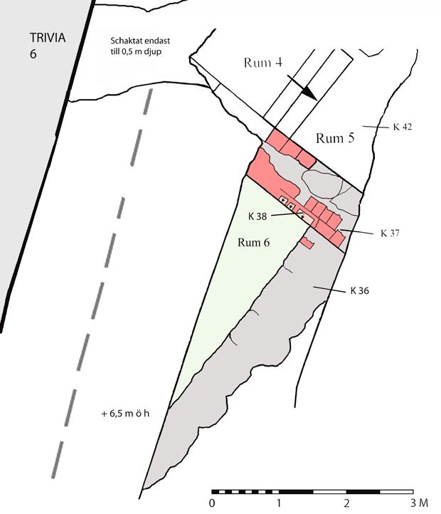 Rum 6: K 36, K 37, K 38 Rum 6 begränsades i norr av muren K 37 och i öster av muren K 36, se figur 34. Muren K 37 var 0,8 m tjock med en kärna av natursten och ett murliv av tegel mot rum 6.
