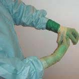 Dra handsken på plats och upprepa samma sak med den andra ytterhandsken (bild 7).