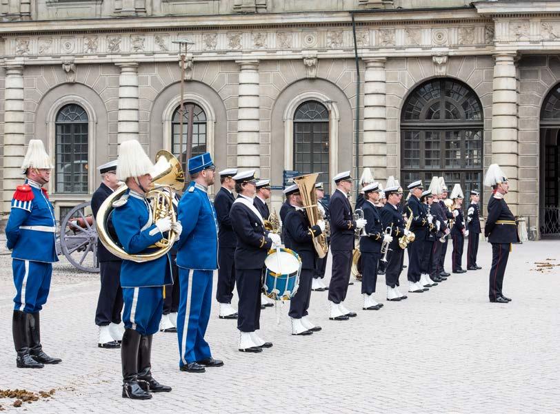 NOTISER Foton: Lars Normann / Försvarsmakten Överkommendantens medalj I samband med sommarens vaktparader blev många av musikkårens musiker tilldelade Överkommendantens i Stockholm förtjänstmedalj i