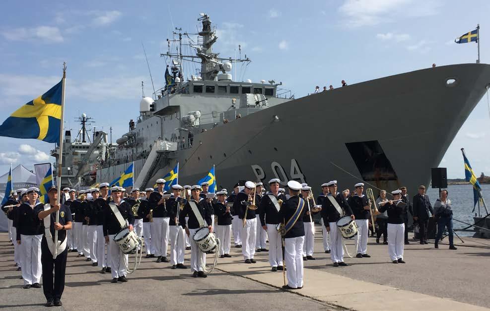 MARINENS UNGDOMSMUSIKKÅR Många uppdrag för ungdomsmusikkåren Vad vore en traditionsenlig Marindag utan en musikkår i Marinens uniform? Som röster i publiken sa: Detta är Karlskrona!