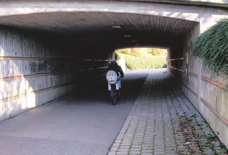 Utöver dessa förekommer broar som över/undergångar för gång- cykeltrafik på ett par ställen. För gång- och cykelpassager är ljushet, öppenhet och trygghet viktiga aspekter.