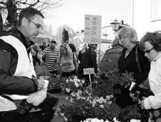 Trädgårdsloppis i S:t Eskilskyrkans trädgård Lördag 24 april kl.10.00 Nu har vår Trädgårdsloppis blivit tradition i Eskilstuna.