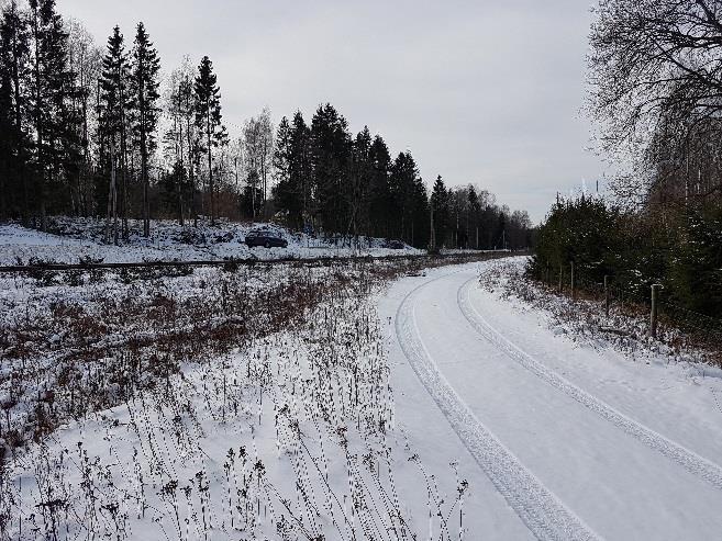 Öster om alternativ 4 finns två bostadshus.