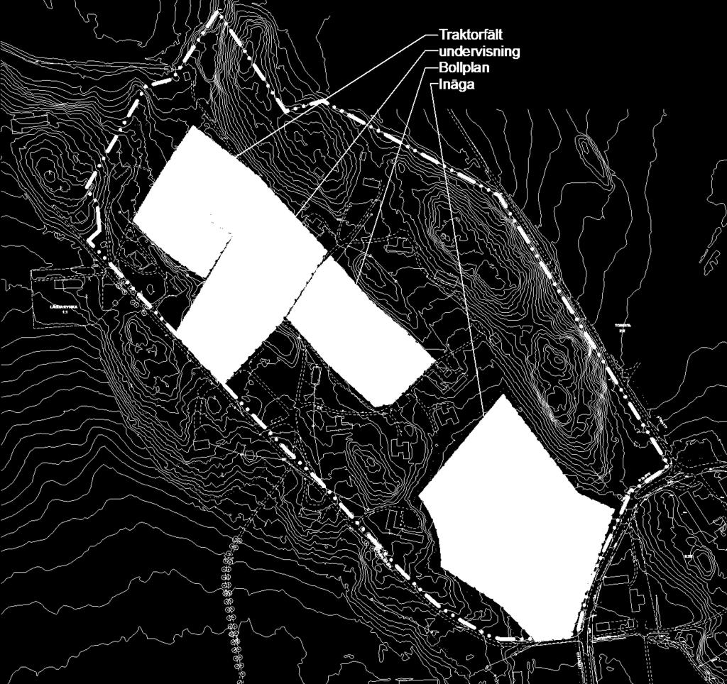 De sistnämnda är tre stycken: det grusade traktorövningsfältet i nordväst, bollplanen i det centrala läget och inägan i sydost.