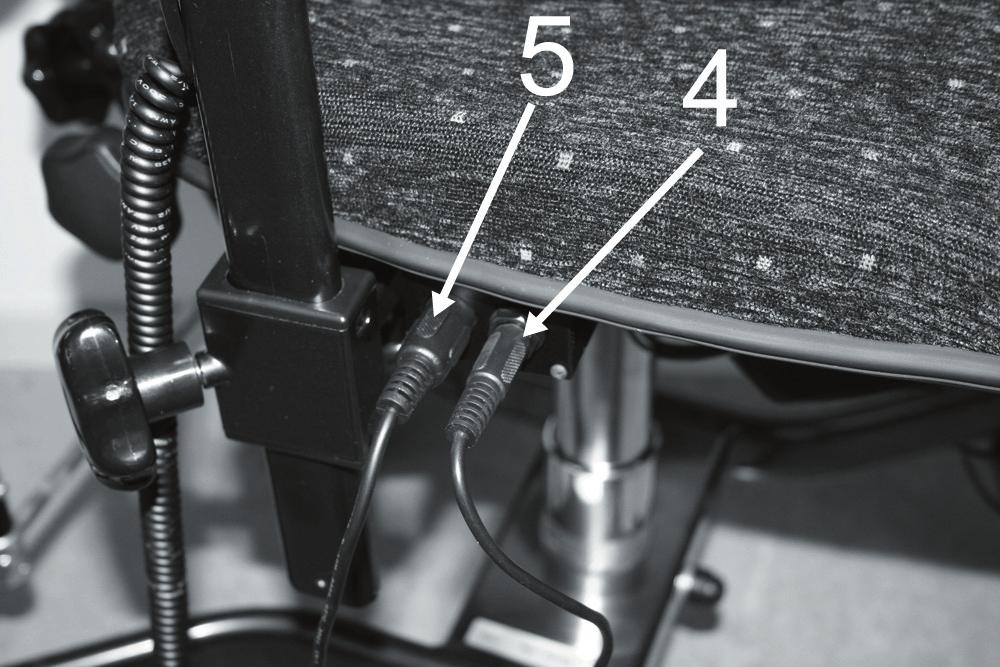 11 SITSVINKEL - ELEKTRISK (fi g 19) SEAT ANGLE - ELECTRIC (fi g 19) Vinkling framåt: För knapp (2) framåt tills önskad vinkel uppnåtts. Släpp knappen. until the desired angle is reached.