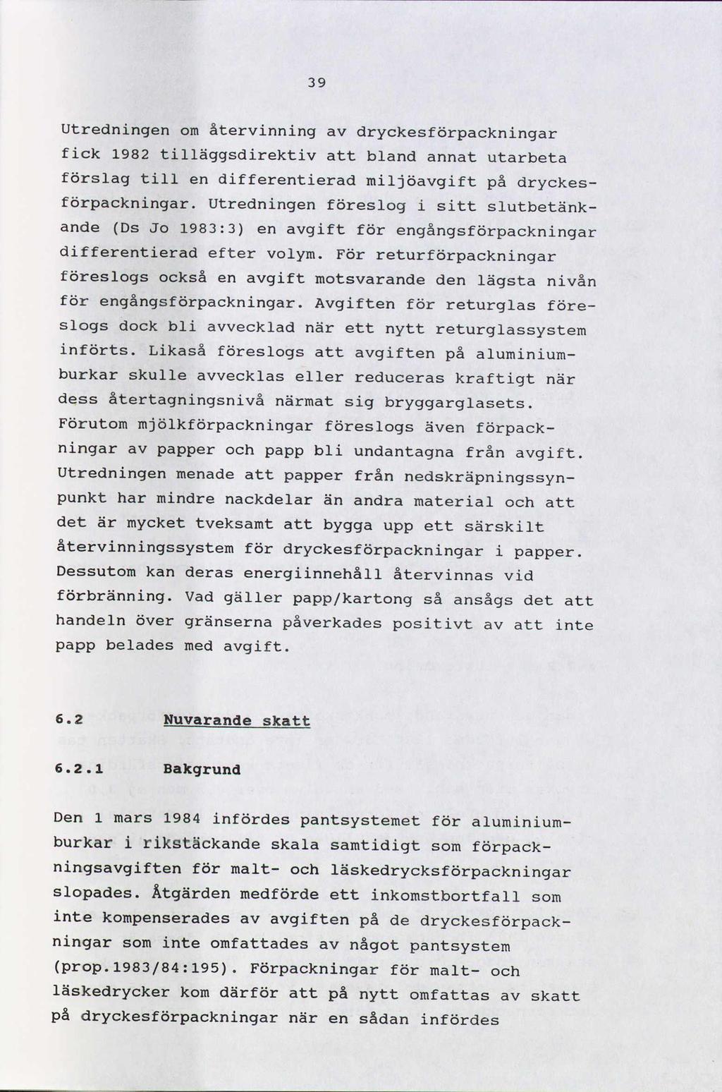 39 Utredningen om återvinning av dryckesförpackningar fick 1982 tilläggsdirektiv att bland annat utarbeta förslag till en differentierad miljöavgift på dryckesförpackningar.