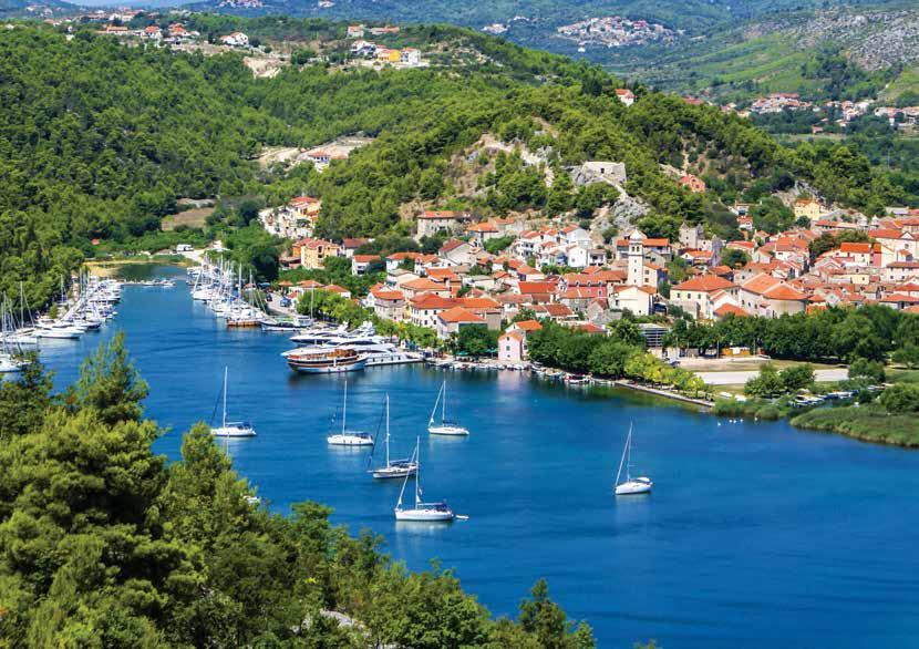 NATIONALPARKEN KRKA OCH SKRADIN Denna dag organiserar vi en halvdagsutflykt till nationalparken Krka, med en lunch i den mysiga orten Skradin.
