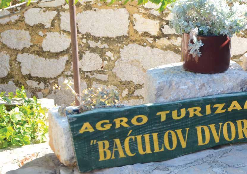 SMAKER AV KROATIEN - BACULOV DVOR Baculov dvor ligger i Draga, en av små byar i området Primosten Burnji, och föreställer ett unikt exempel av folkets levnadsfilosofi som säger att man skall leva i