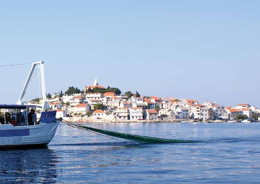 BLI FISKARE PÅ ADRIATISKA HAVET Med den här utflykten vill vi ge er en unik känsla av en aktiv semester. Ni deltar i traditionellt fiske på en av Adriatiska havets alla fiskebåtar.
