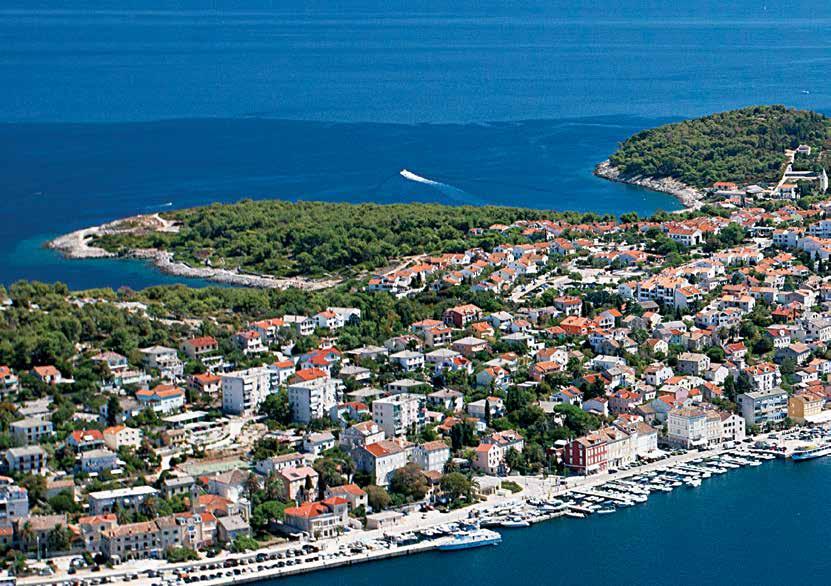 STADSRUNDTUR I MALI LOSINJ Mali Losinj är den största staden på ön Losinj. Under denna halvdags utflykt får du chansen att se och utforska stadens skönhet. Njut av arkitekturen längs med St.