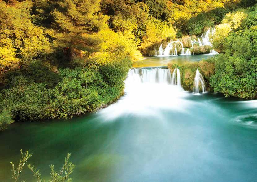NATIONALPARKEN KRKA OCH VIDROVACA Vi beger oss till nationalparken Krka för att ta en promenad genom nationalparken och uppleva magnifika vattenfall och se den underbara, omgivande naturen på nära