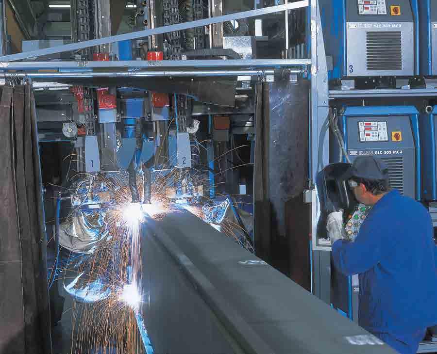 tillverkningen av kranar en precision och deras mekaniska och till lådbalkar med de erforderliga i ABUS fabriken Lantenbach och och lönsamhet på en konstant hög elektroniska komponenter testas