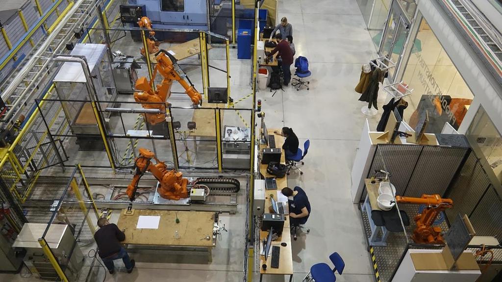 Automations projekt Innehåll Genomgång av komponenter i en automationscell ( Robot, PLC, MES, Givare,