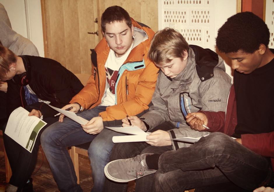 De flesta är öppna under dagtid när ungdomar går i skolan, vilket gör det svårt att kunna ta sig dit om man behöver. Den fysiska tillgängligheten på vårdcentralerna behöver bli bättre.