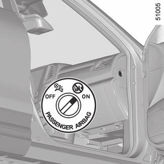 barnsäkerhet: urkoppling och inkoppling av passagerarairbag fram (3/3) 1 2 Funktionsfel Vid fel på systemet inkoppling/urkoppling av airbags på passagerarplatsen fram får man absolut inte installera