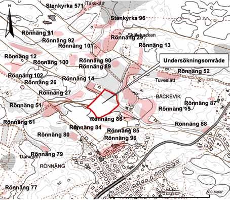 En överlagrad fyndplats i Tuveslätt 7 Figur 3. Översikt över undersökningsområdet med närliggande fornlämningar markerade. Skala 1:10 000. Godkänd ur sekretessynpunkt för spridning.