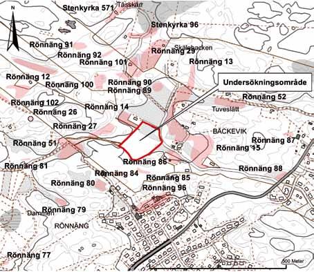 En överlagrad fyndplats i Tuveslätt 7 Figur 3. Översikt över undersökningsområdet med närliggande fornlämningar markerade. Skala 1:10 000. Godkänd ur sekretessynpunkt för spridning.