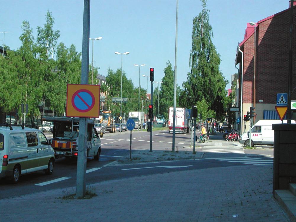 E4 Västra Esplanaden På den centrala delen av Umeå, Västa Esplanaden, har E4 fyra körfält med separata fält för svängande fordon i anslutning till flera av korsningarna.