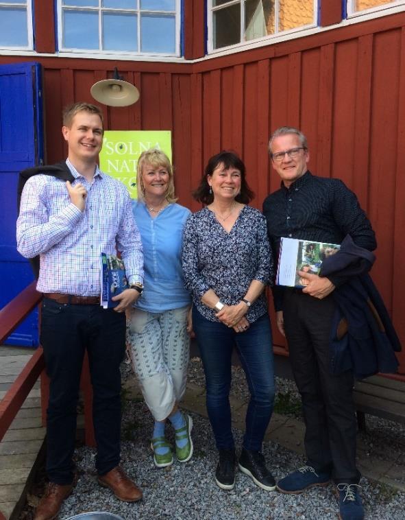 Skolforskaren Pasi Sahlberg besökte Solna naturskola tillsammans med ledningen i Miljöpartiet i Solna.