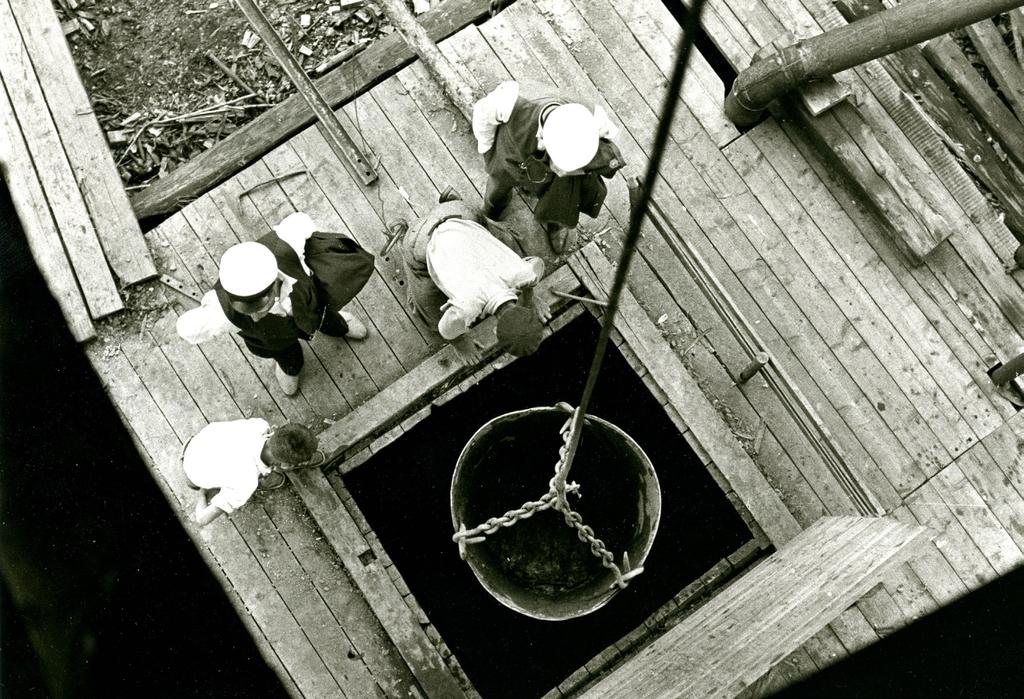 Vågar du provsitta spelstyrarens stol? Finns det något i gruvhålet? Har arbetarna tagit med sig allt hem? Alla frågor besvaras under visningen. Hela familjen är välkommen.