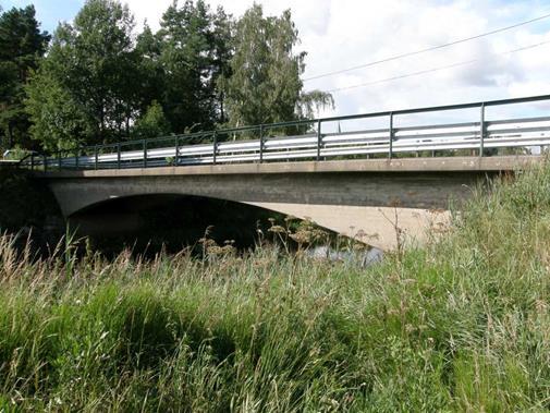 3. BRIDGE OVER THE RIVER NOSSAN 3.1. Bridge description The bridge is located in western Sweden as illustrated in Fig. 3.1. The bridge is located on a secondary road connected to E20 and overpasses a small river.