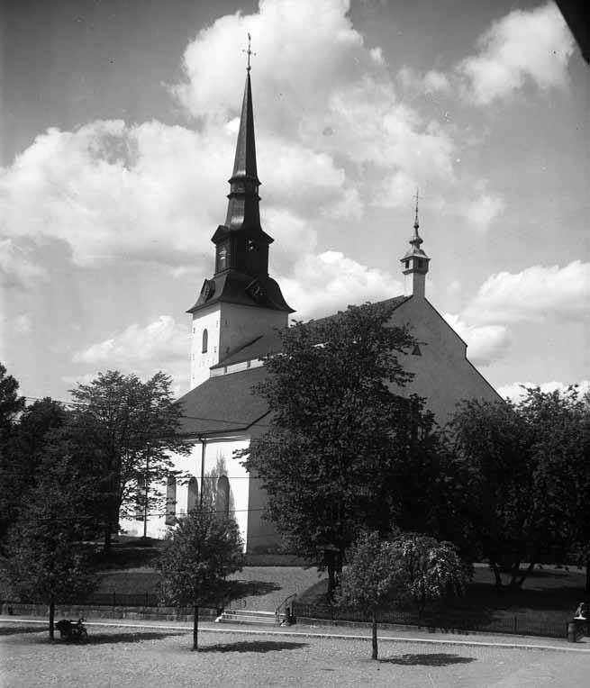 Under tiden 1920-1930 talet restaurerades kyrkan igen och 1922